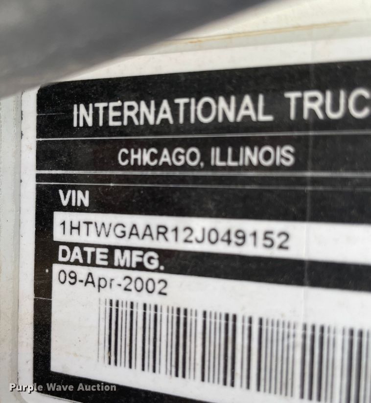 image for item KE9340 2002 International 7400  digger derrick truck