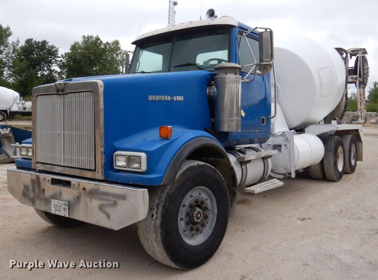 image for item KF9604 2001 Western Star 4964FX  ready mix truck