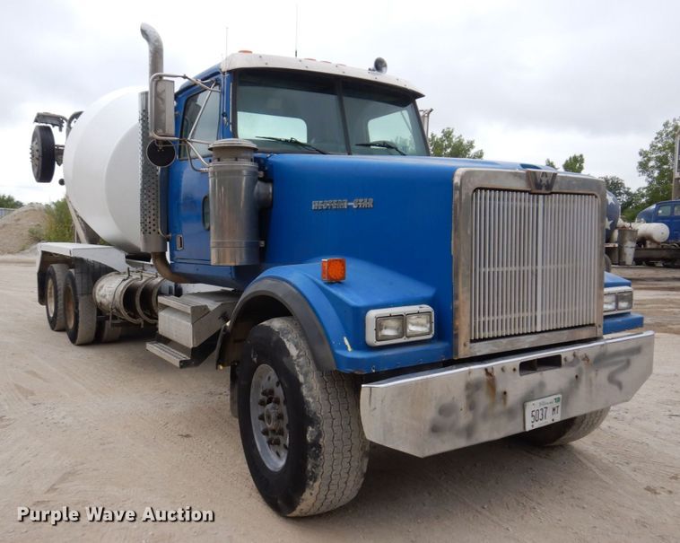 image for item KF9604 2001 Western Star 4964FX  ready mix truck
