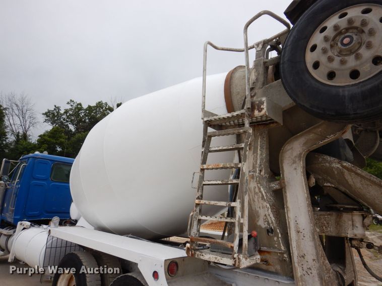 image for item KF9604 2001 Western Star 4964FX  ready mix truck