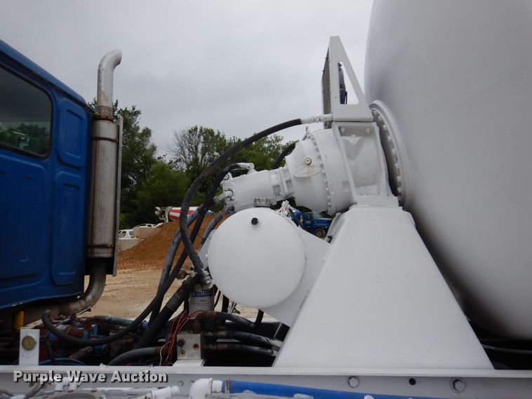 image for item KF9604 2001 Western Star 4964FX  ready mix truck