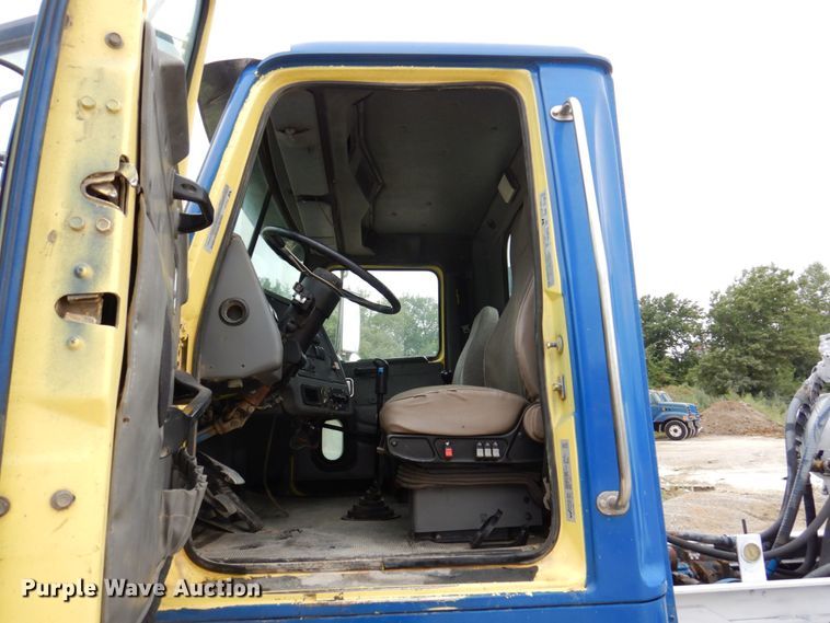 image for item KF9604 2001 Western Star 4964FX  ready mix truck