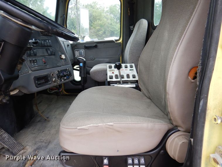 image for item KF9604 2001 Western Star 4964FX  ready mix truck