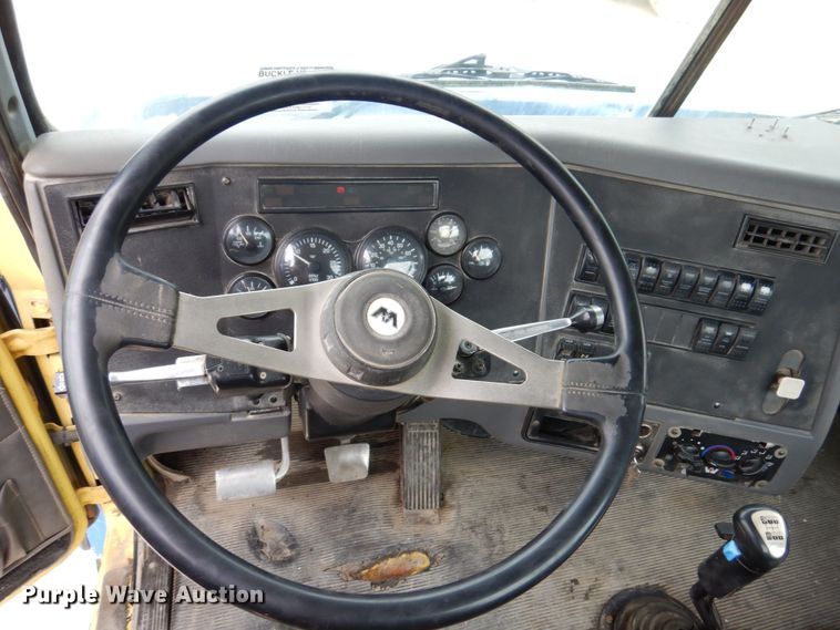 image for item KF9604 2001 Western Star 4964FX  ready mix truck