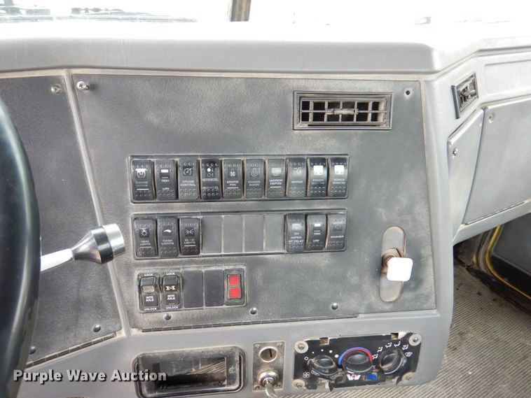 image for item KF9604 2001 Western Star 4964FX  ready mix truck