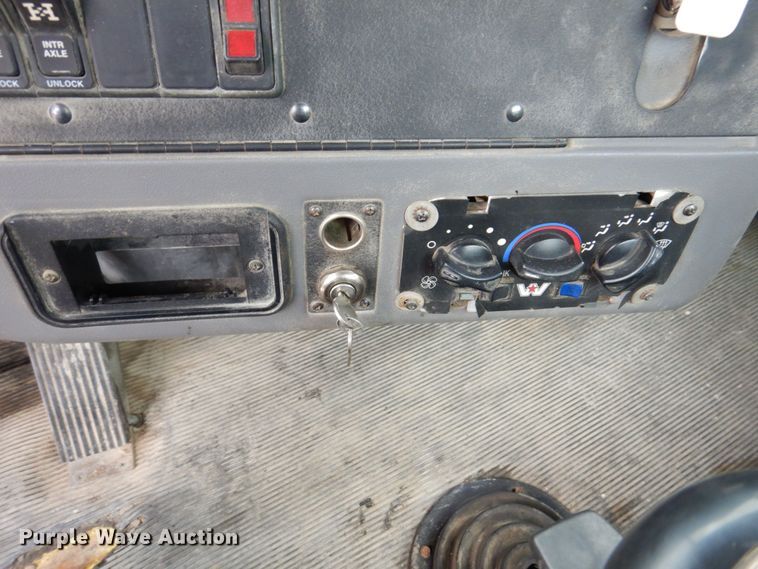 image for item KF9604 2001 Western Star 4964FX  ready mix truck