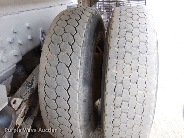 image for item KF9604 2001 Western Star 4964FX  ready mix truck