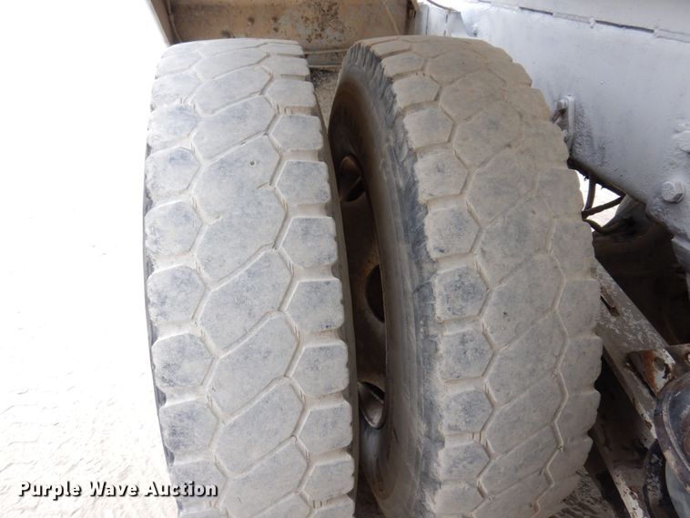 image for item KF9604 2001 Western Star 4964FX  ready mix truck