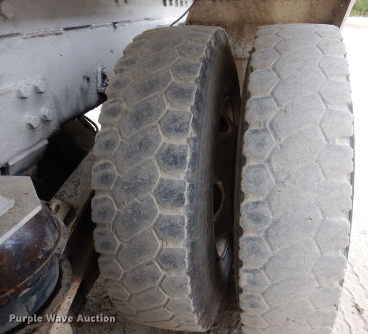 image for item KF9604 2001 Western Star 4964FX  ready mix truck