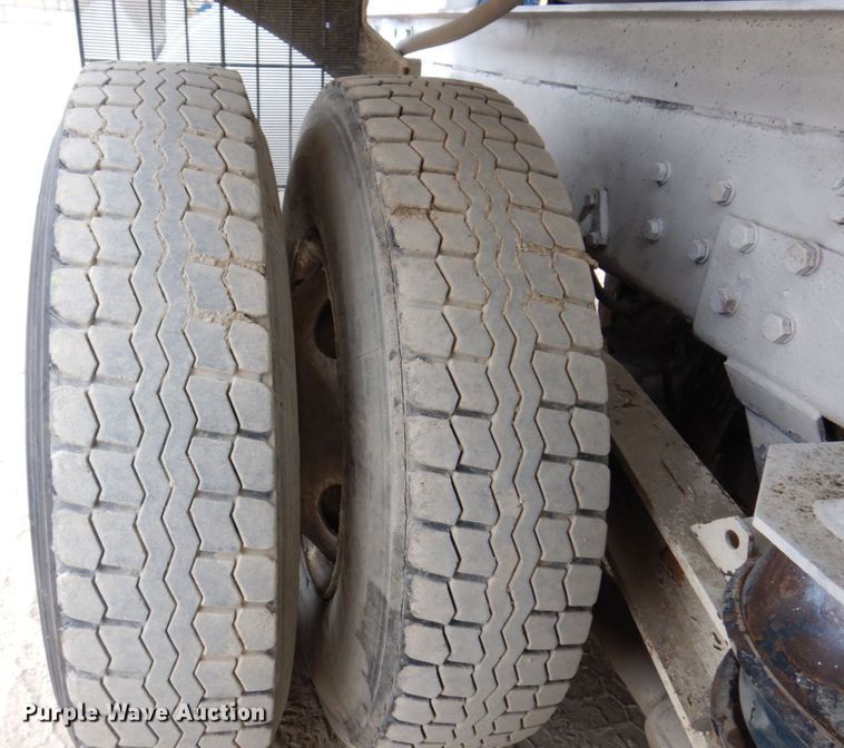 image for item KF9604 2001 Western Star 4964FX  ready mix truck