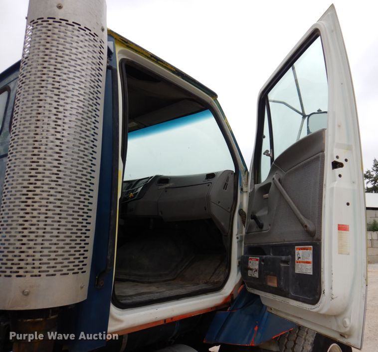 image for item KF9605 1999 Sterling LT9511  ready mix truck