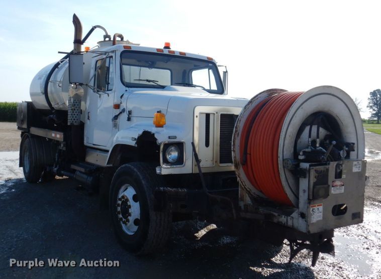 image for item KR9116 2000 International 2554  sewer jetter truck