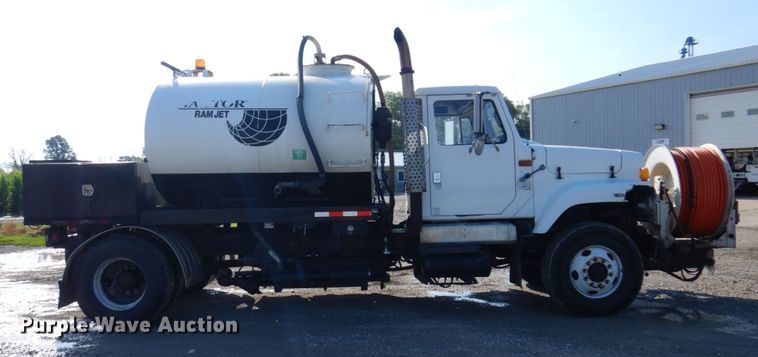 image for item KR9116 2000 International 2554  sewer jetter truck