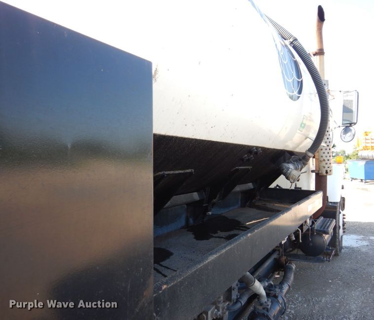 image for item KR9116 2000 International 2554  sewer jetter truck