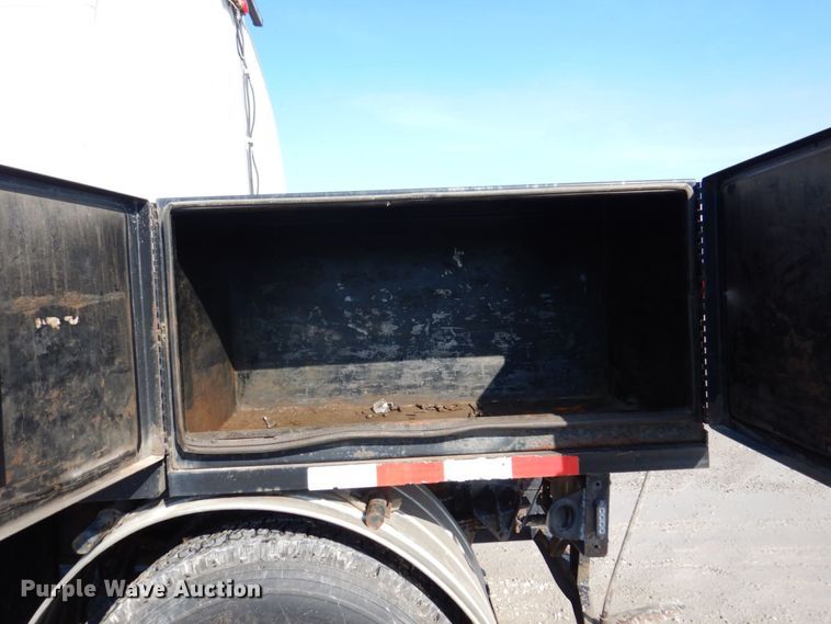 image for item KR9116 2000 International 2554  sewer jetter truck