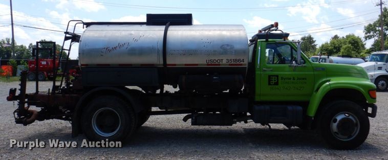 image for item KR9315 1995 Ford F800  asphalt tack distributor truck