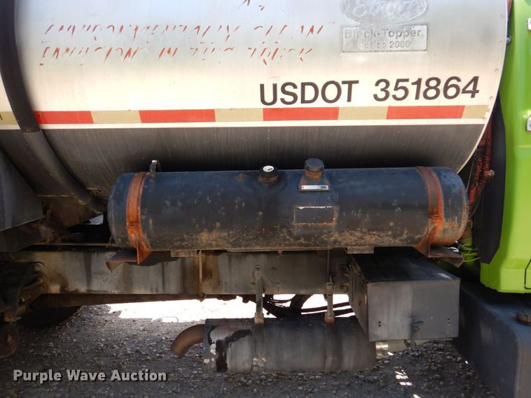 image for item KR9315 1995 Ford F800  asphalt tack distributor truck