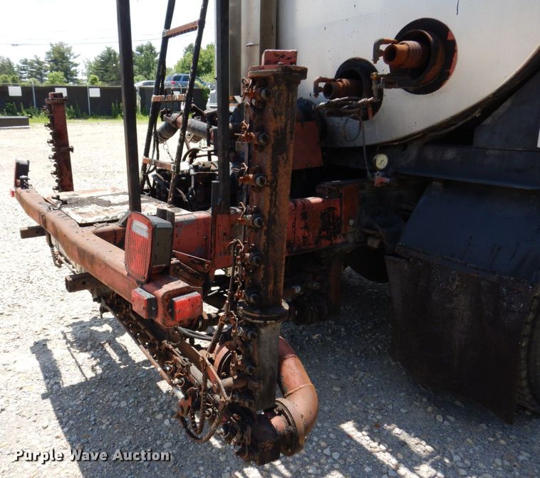 image for item KR9315 1995 Ford F800  asphalt tack distributor truck