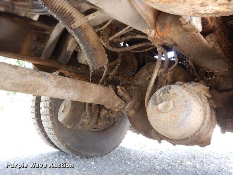 image for item KR9315 1995 Ford F800  asphalt tack distributor truck