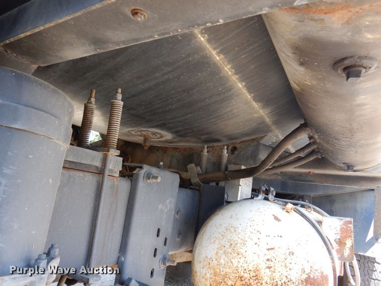 image for item KR9315 1995 Ford F800  asphalt tack distributor truck