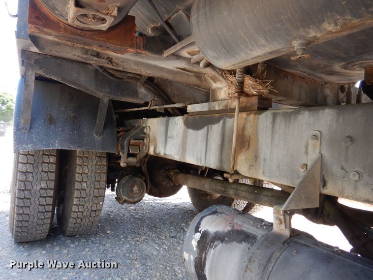 image for item KR9315 1995 Ford F800  asphalt tack distributor truck