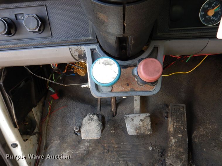 image for item KR9315 1995 Ford F800  asphalt tack distributor truck