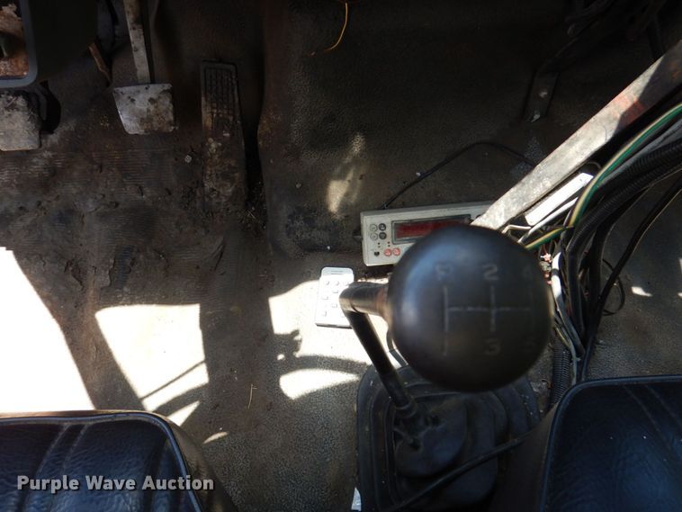 image for item KR9315 1995 Ford F800  asphalt tack distributor truck