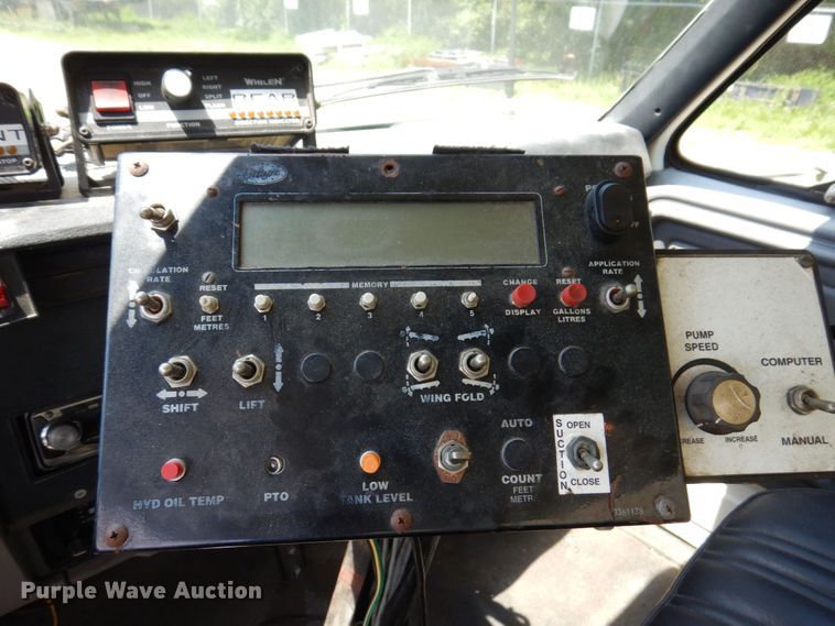 image for item KR9315 1995 Ford F800  asphalt tack distributor truck