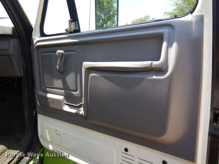 image for item KR9315 1995 Ford F800  asphalt tack distributor truck