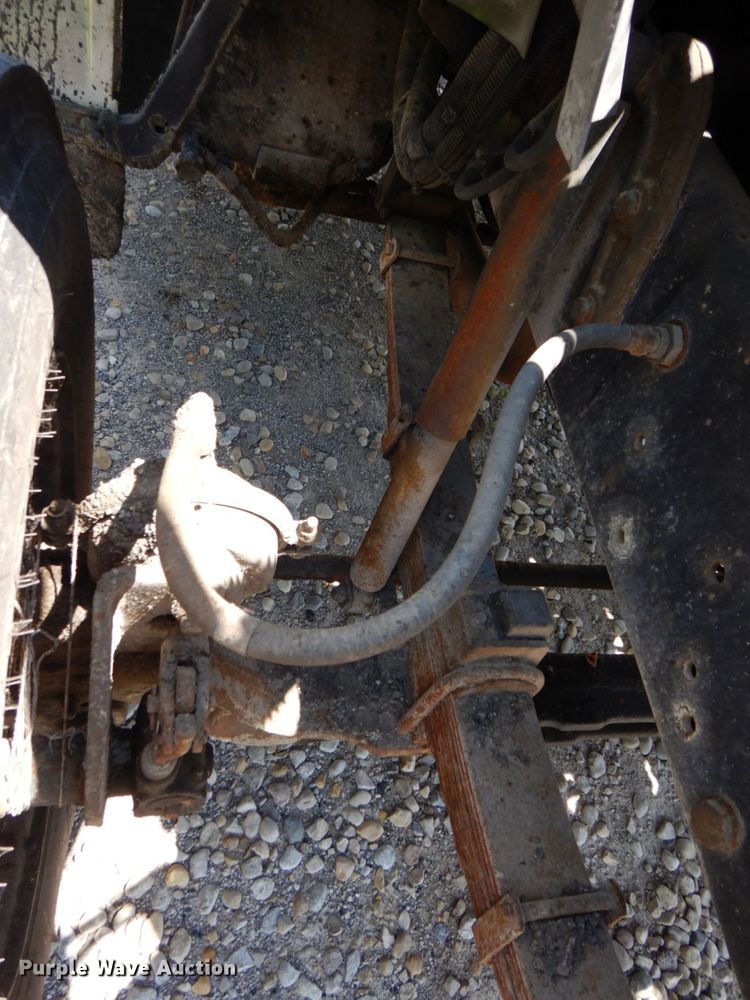 image for item KR9315 1995 Ford F800  asphalt tack distributor truck