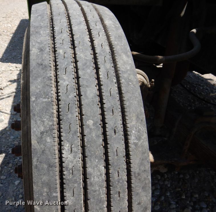 image for item KR9315 1995 Ford F800  asphalt tack distributor truck