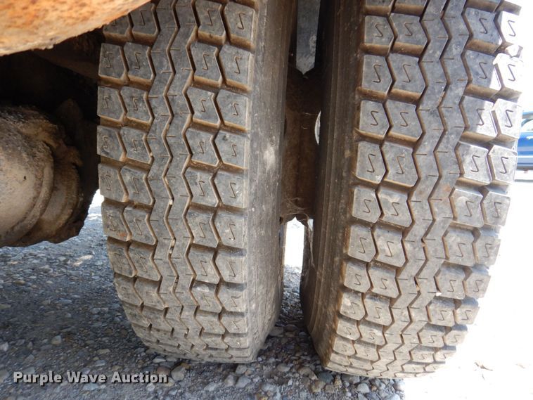 image for item KR9315 1995 Ford F800  asphalt tack distributor truck