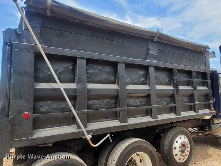 image for item LM9603 1993 Peterbilt 379  dump truck