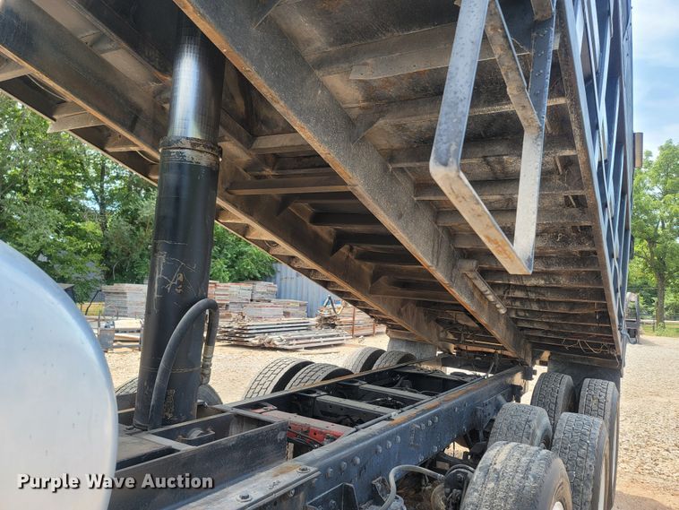 image for item LM9603 1993 Peterbilt 379  dump truck