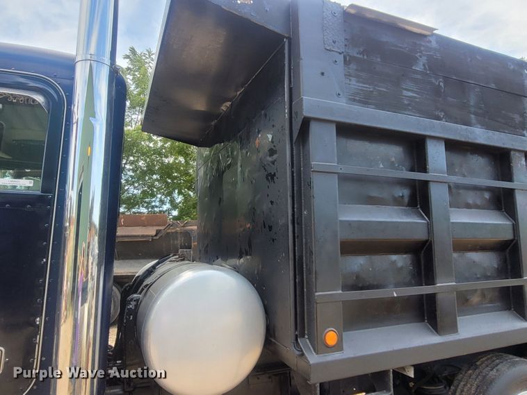 image for item LM9603 1993 Peterbilt 379  dump truck