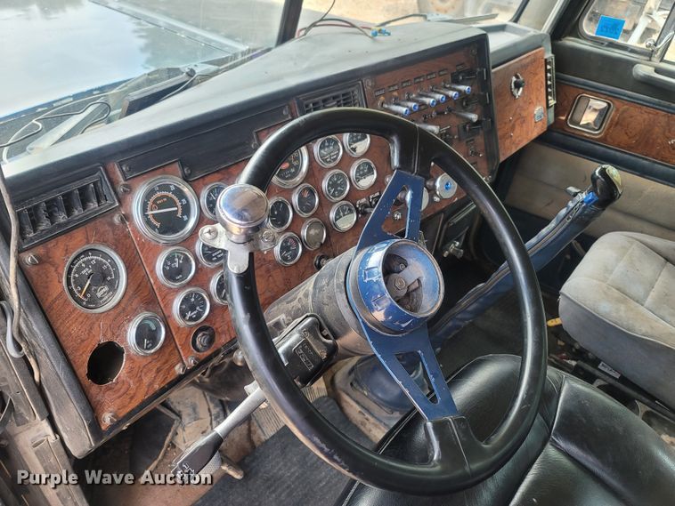 image for item LM9603 1993 Peterbilt 379  dump truck