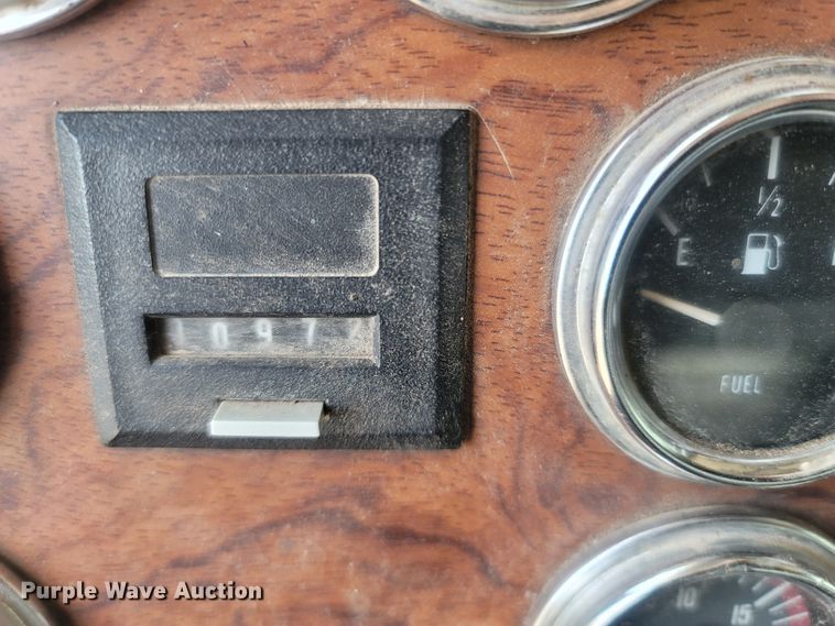 image for item LM9603 1993 Peterbilt 379  dump truck