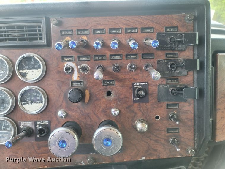 image for item LM9603 1993 Peterbilt 379  dump truck