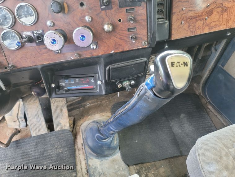 image for item LM9603 1993 Peterbilt 379  dump truck