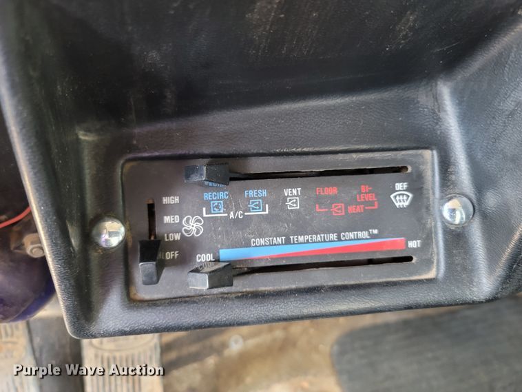 image for item LM9603 1993 Peterbilt 379  dump truck