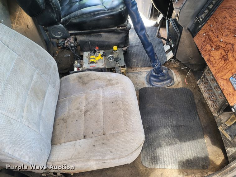 image for item LM9603 1993 Peterbilt 379  dump truck