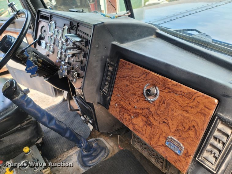 image for item LM9603 1993 Peterbilt 379  dump truck