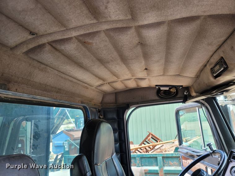 image for item LM9603 1993 Peterbilt 379  dump truck