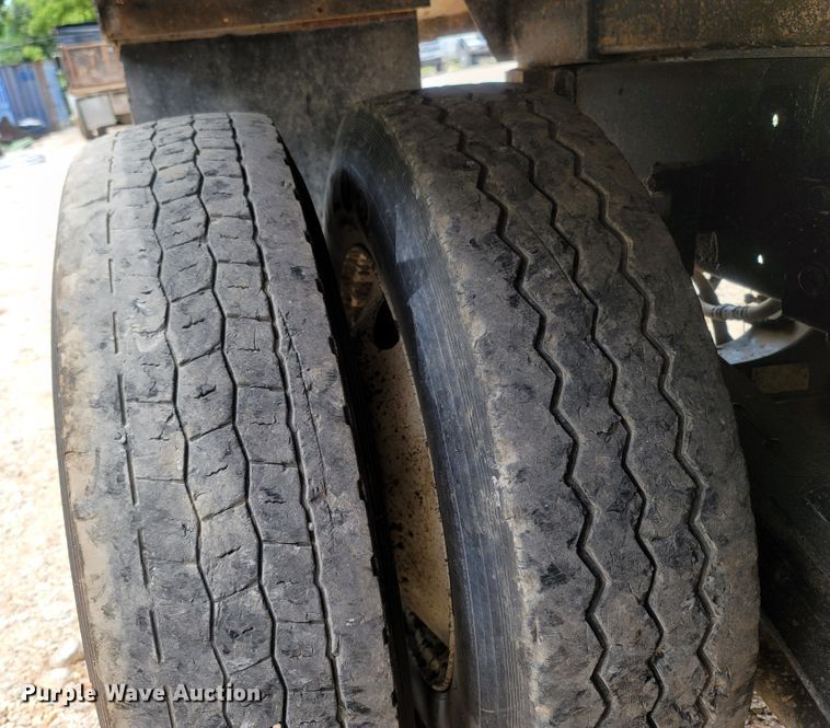 image for item LM9603 1993 Peterbilt 379  dump truck