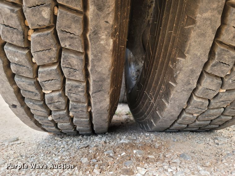 image for item LM9603 1993 Peterbilt 379  dump truck