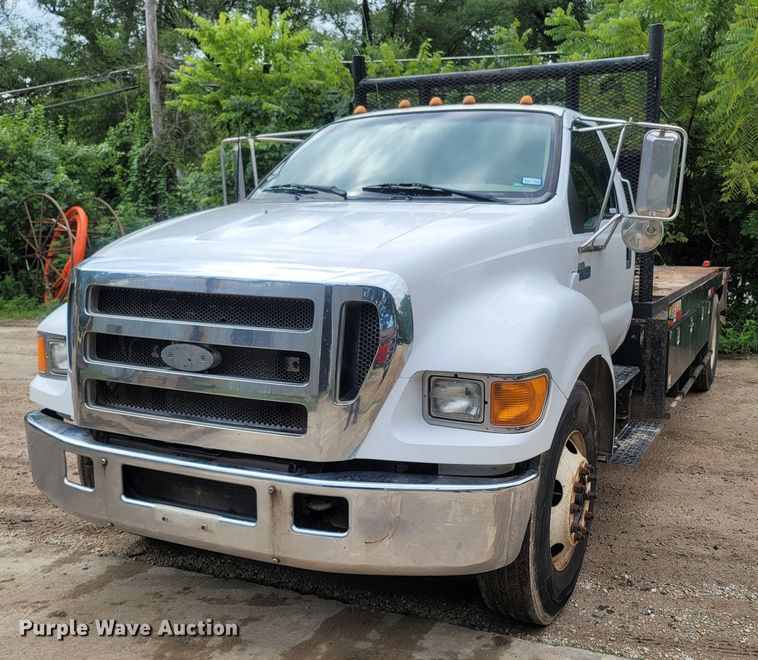 image for item LM9610 2006 Ford F650 Super Duty  flatbed truck