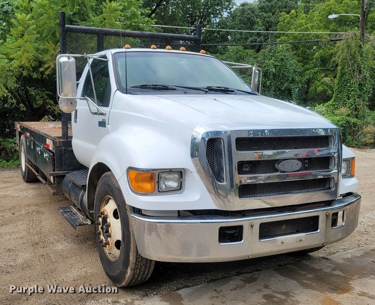 image for item LM9610 2006 Ford F650 Super Duty  flatbed truck