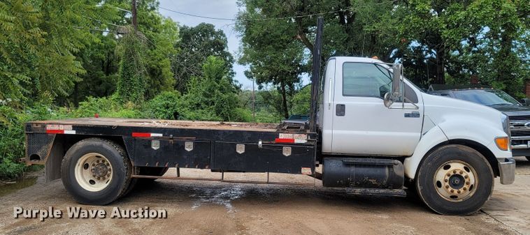 image for item LM9610 2006 Ford F650 Super Duty  flatbed truck