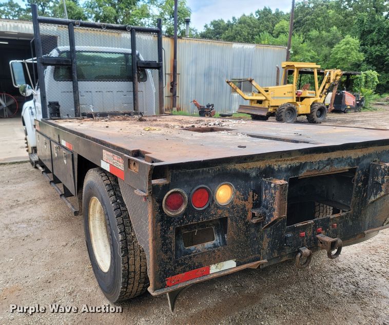 image for item LM9610 2006 Ford F650 Super Duty  flatbed truck