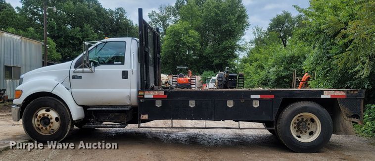 image for item LM9610 2006 Ford F650 Super Duty  flatbed truck